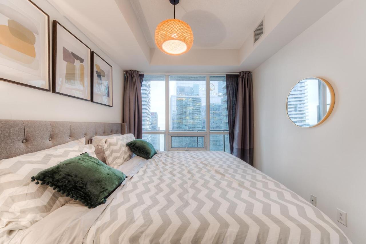 Stylish Newly Furnished Condo With Beautiful Lake View Торонто Экстерьер фото