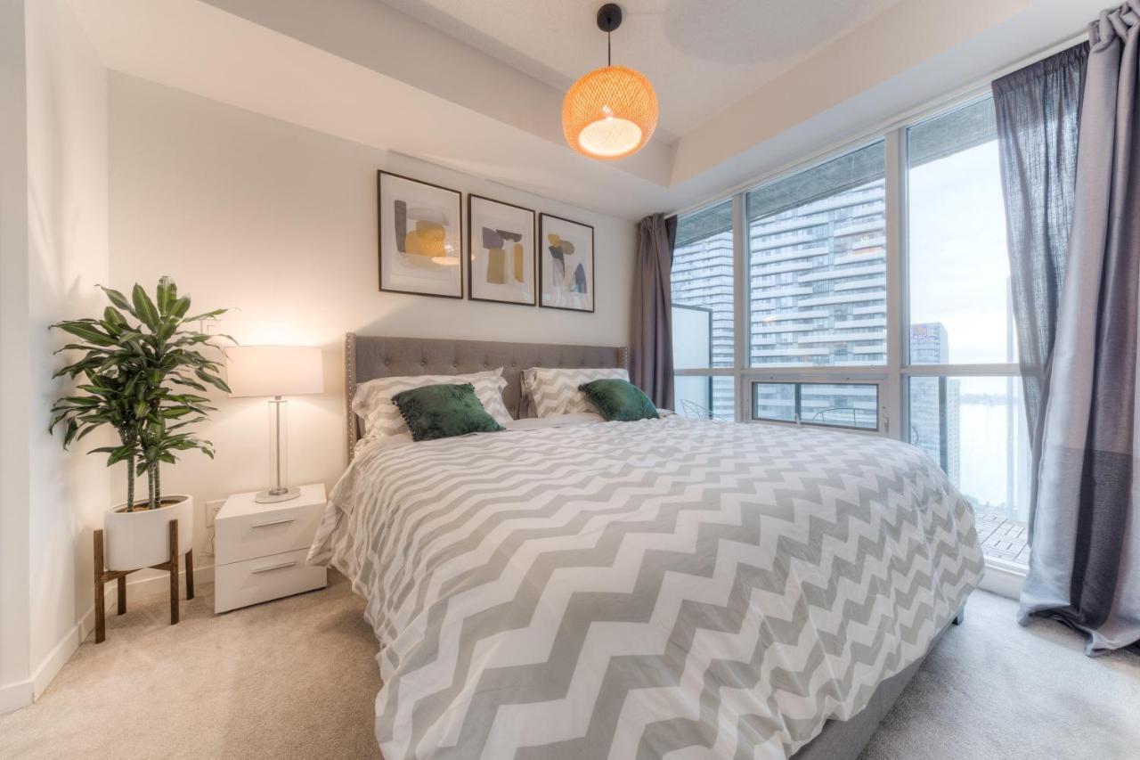 Stylish Newly Furnished Condo With Beautiful Lake View Торонто Экстерьер фото