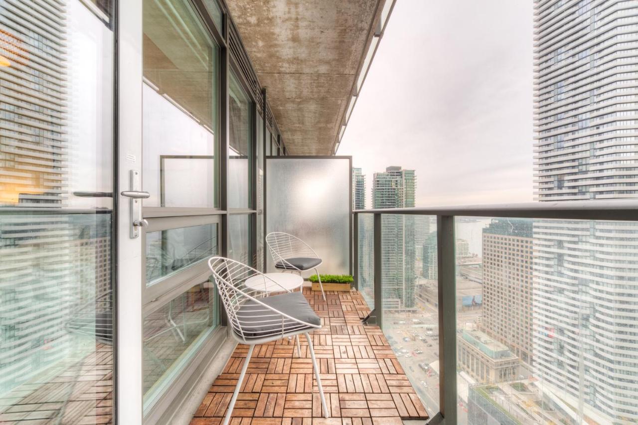 Stylish Newly Furnished Condo With Beautiful Lake View Торонто Экстерьер фото